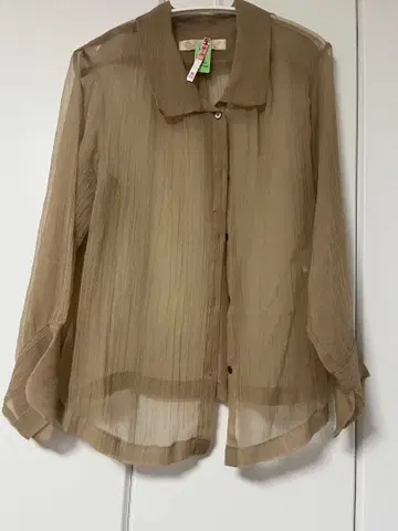 Bon Vieux Temps 베이지 오분 소매 셔츠