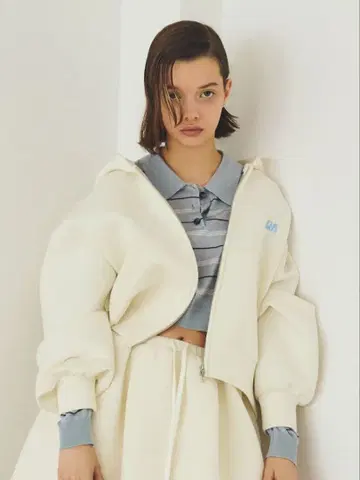 FURFUR 로고 자수 집업 후디 아이보리