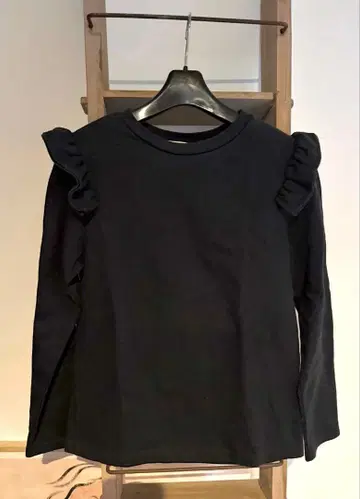 [ St.cecilia ] 프릴 달린 블랙 긴팔 상의