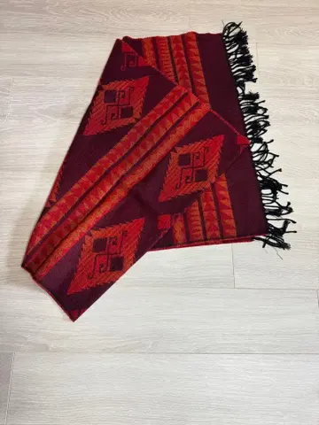 SHIPS 기하학 패턴 스톨 빨간색 계열