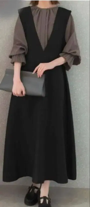 어반리서치 로쏘 블랙 컬러 원피스