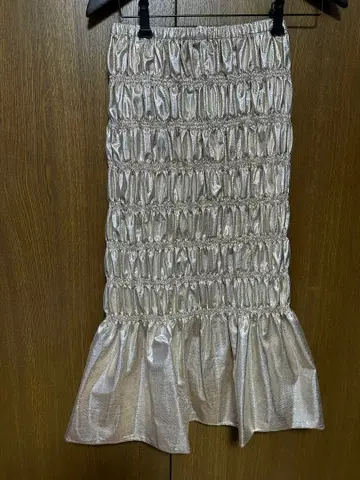 NOBLE 골드 프릴 스커트