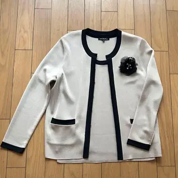 23구 베이지 앙상블 꽃 브로치 포함