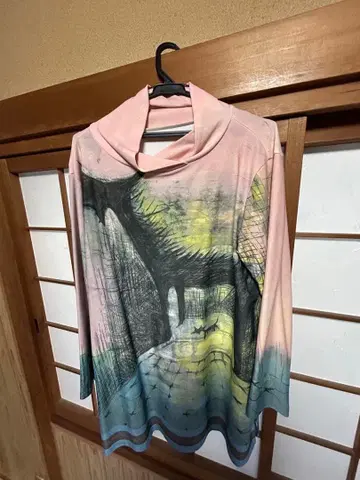 아트 프린트 하이넥 긴팔 상의