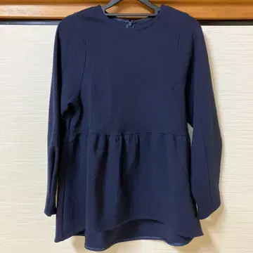 네이비 페플럼 디자인 긴팔 상의