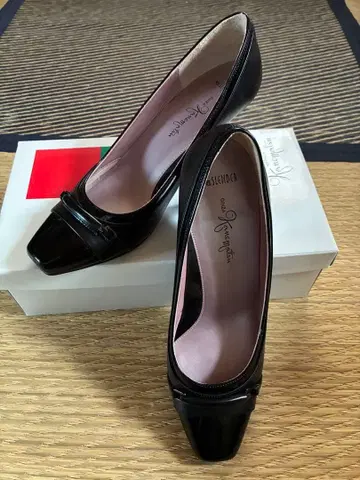 블랙 스퀘어토 하이힐