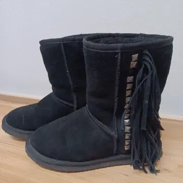 Kvra 프린지 장식 블랙 어그 부츠