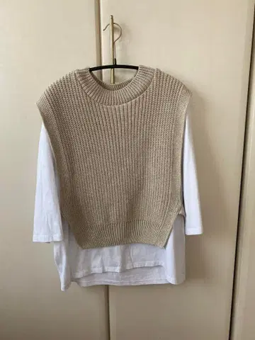 베이지 니트 베스트 M 사이즈 상당