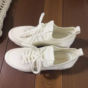 화이트 뜨개질 메쉬 스니커즈