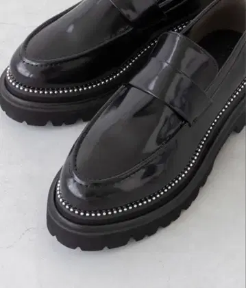 menue 스터드 트랙 통굽 로퍼