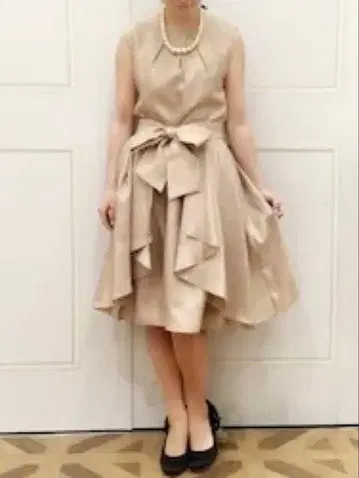 베이지 슬리브리스 원피스 리본 포함