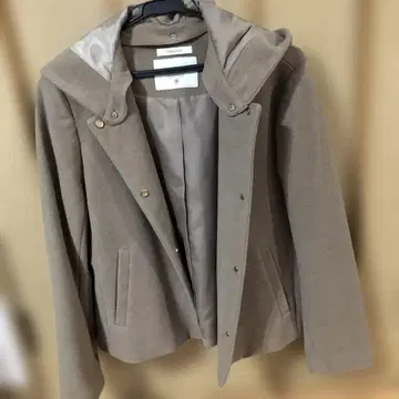 오파크 클립 베이지 후드 부착 자켓