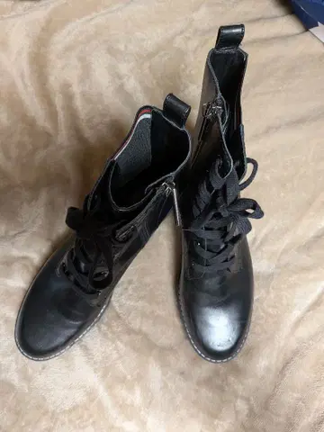 ZARA 블랙 워크 부츠 지퍼 포함