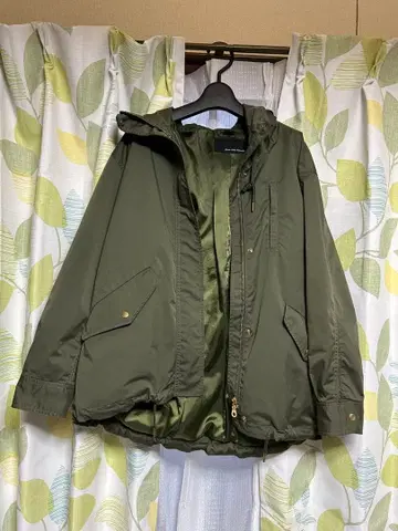 올리브 그린 후드 부착 마운틴 파카