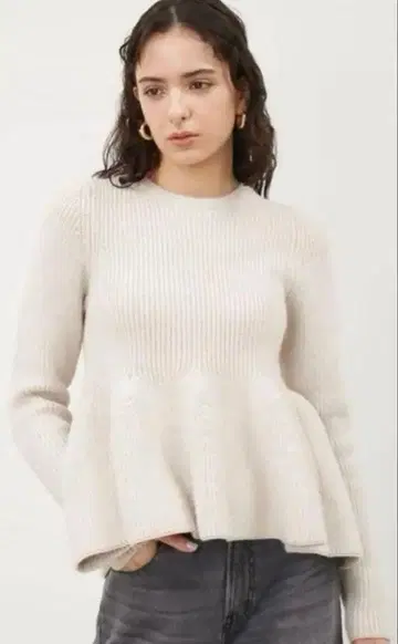 Mila Owen 페플럼 니트