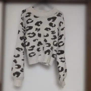 Vida Roseo 레오파드 레오파드 무늬 니트 스웨터