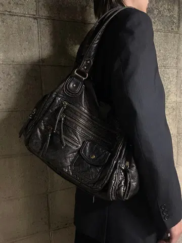 인조 가죽 숄더백