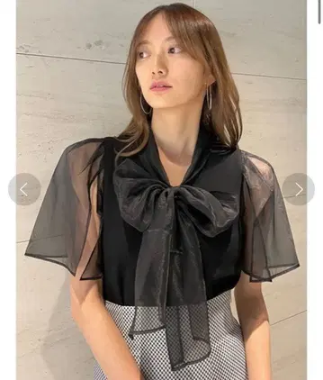 스니들 슬릿 슬리브 니트탑