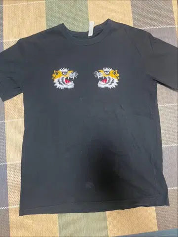 호랑이 자수 T셔츠 일본제