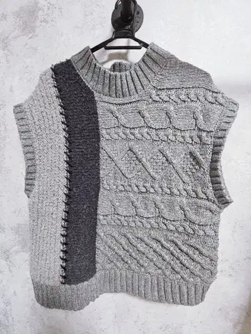 [새상품급] LADY LUCK LUCA 그레이 니트 베스트