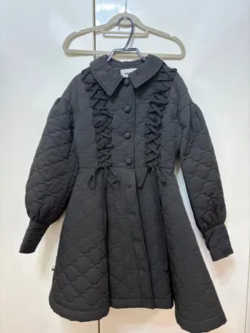 amerge 퀼팅 레이스업 플레어 원피스 코트