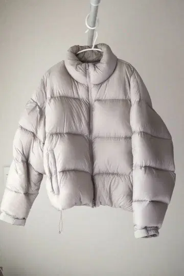 BEAMS 라이트 그레이 다운 자켓