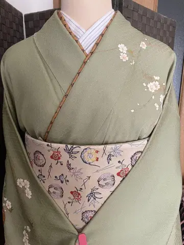 연한 녹색 꽃무늬 자수 호몬기 S