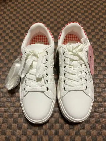 [ 새상품 ] 산리오 아오키 미사코 콜라보 스니커즈 LL 사이즈