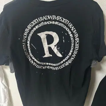 RADWIMPS R 로고 블랙 T셔츠