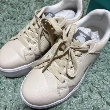 moz SWEDEN LAGOM 크림 스니커즈