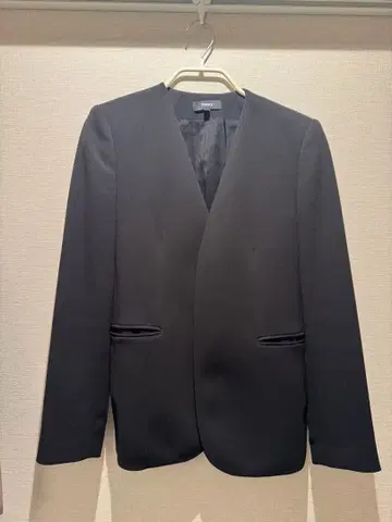 Theory 블랙 노카라 자켓