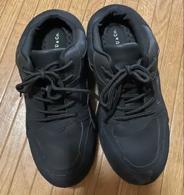 MUMU & CO. 블랙 스니커즈 시마무라 발꿈치 없는 슬립온