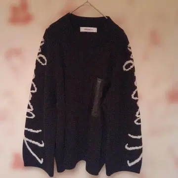 PRIORITY 블랙 로고 긴팔 니트