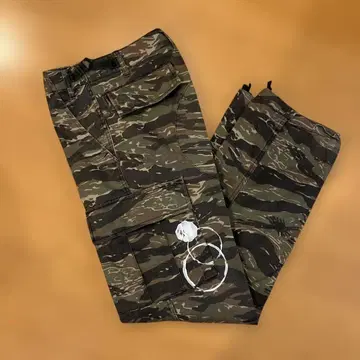 카모 패턴 카고 팬츠 화이트 페인트 포함