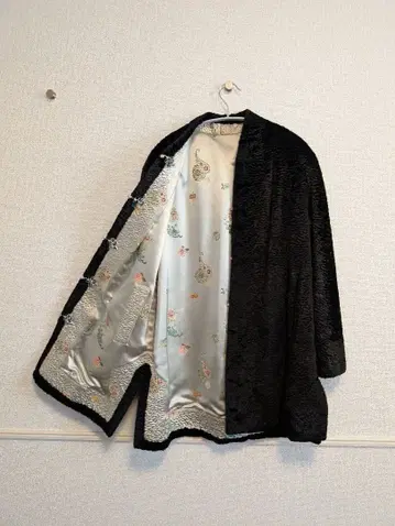 블랙 x 새틴 리버서블 차이나 롱 코트