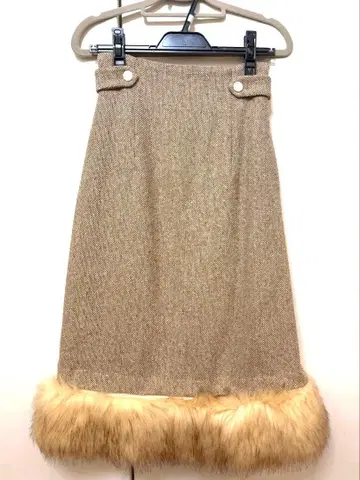 릴리 브라운 퍼 스커트