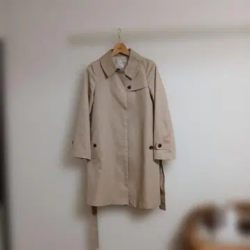 베이지 트렌치코트 허리 벨트 포함 월드