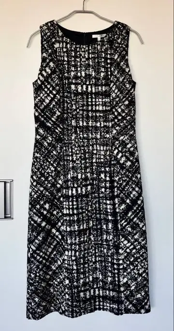 슬리브리스 무릎 기장 원피스 블랙 화이트 체크