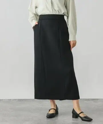 GLOBALWORK 라이트 쿠션 I 라인 스커트