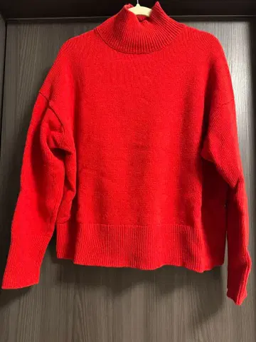 ZARA 레드 터틀넥 니트