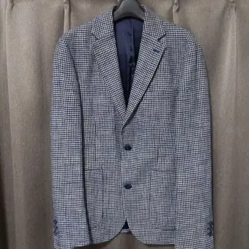 체크 무늬 자켓 네이비와 화이트