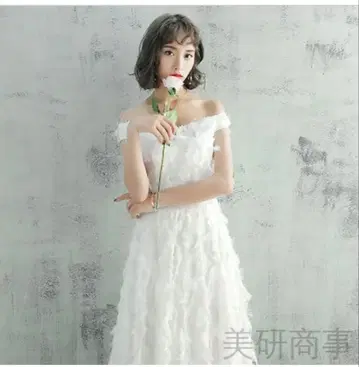 화이트 오프숄더 롱 드레스