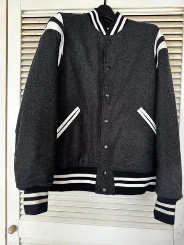 그레이 x 화이트 가죽 CINCH 스타디움 점퍼