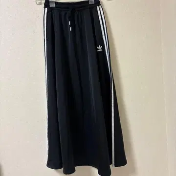 adidas 블랙 플레어 스커트 S