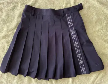 NEW ERA 블랙 플리츠 스커트