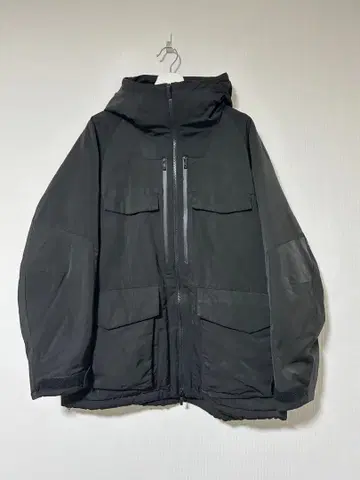 유니클로 x 화이트 마운티니어링 하이브리드 다운 오버사이즈 파카