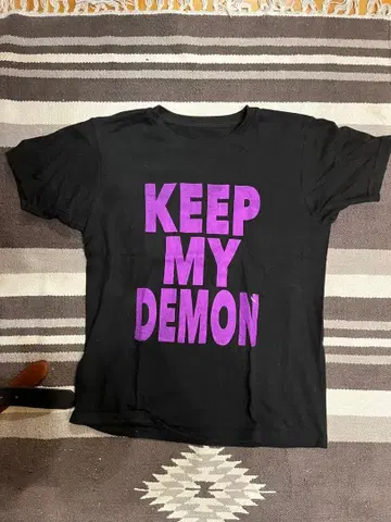 KEEP MY DEMON 티셔츠 보라색