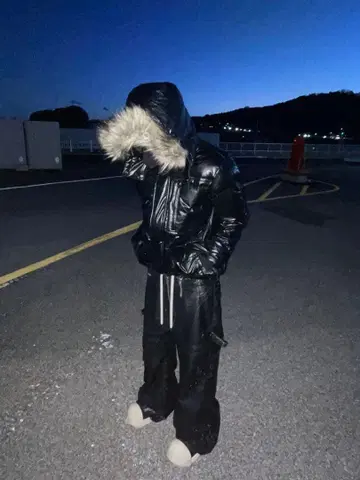 Y2K 퍼 달린 다운 자켓 헤이세이 갸루 남자 광택 짧은 기장 opium