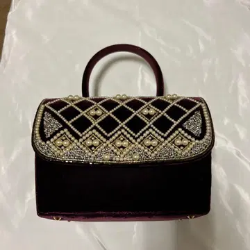 펄 장식 와인 레드 핸드백