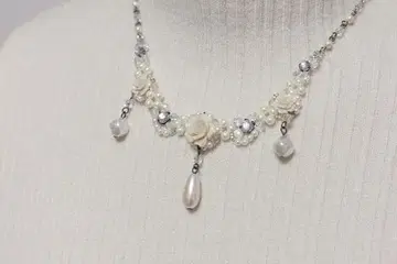 엘레강트 플라워 모티브 목걸이 레스트로즈